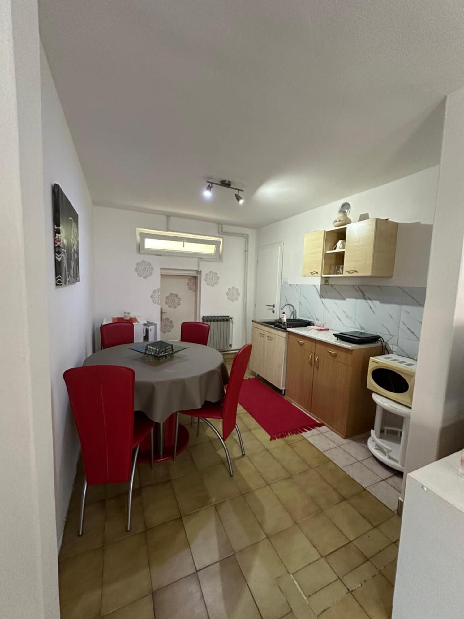 Day & Night Apartment Чуприя Экстерьер фото